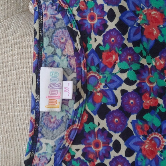 5/$25 Lularoe Irma Tunic Top Medium M Floral Black - Picture 2 of 6
